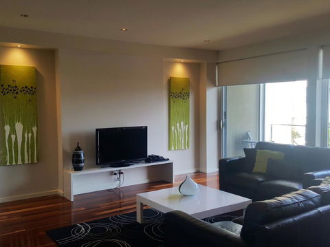 104 On Merri Apartments - New Castle Tourism 20