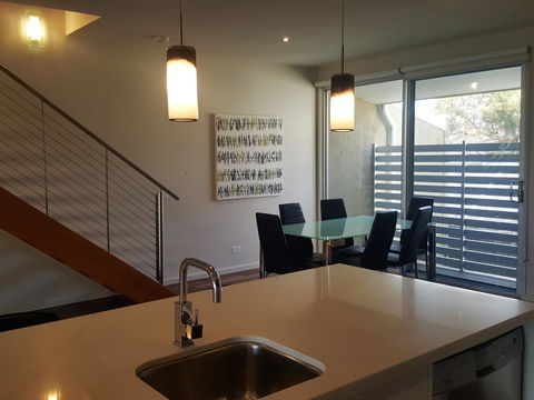 104 On Merri Apartments - New Castle Tourism 18