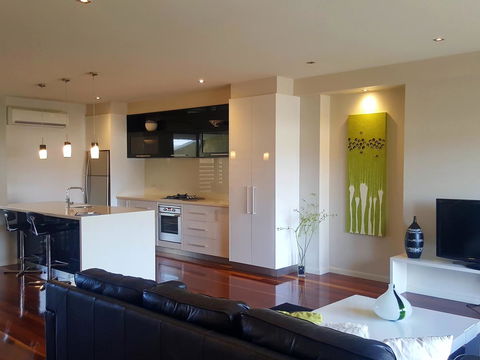 104 On Merri Apartments - New Castle Tourism 17