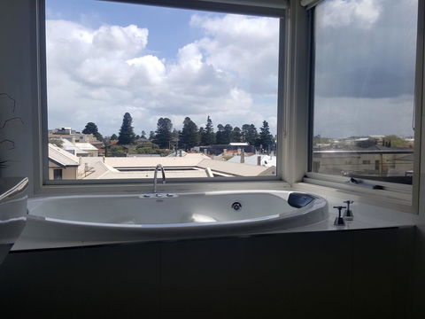 104 On Merri Apartments - New Castle Tourism 22