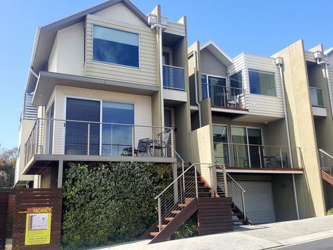104 On Merri Apartments - New Castle Tourism 15