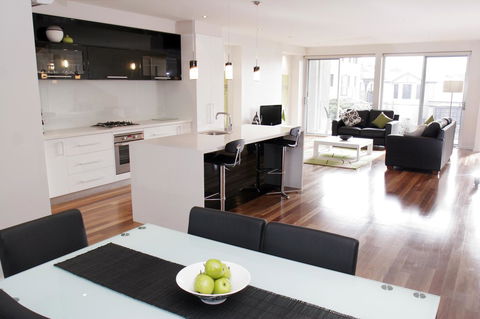 104 On Merri Apartments - New Castle Tourism 7