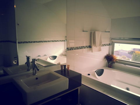 104 On Merri Apartments - New Castle Tourism 25
