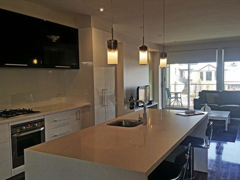104 On Merri Apartments - New Castle Tourism 21