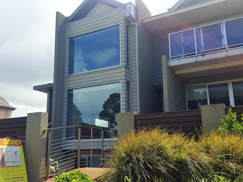 104 On Merri Apartments - New Castle Tourism 13