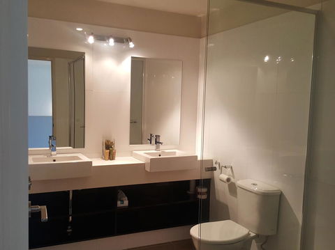 104 On Merri Apartments - New Castle Tourism 23