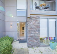 Stylish 3 Bedroom Condo - New Castle Tourism