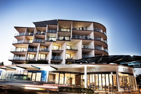 Ocean Views Resort Caloundra - New Castle Tourism 1