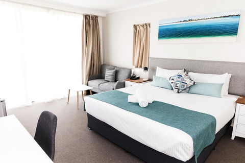 Ocean Views Resort Caloundra - New Castle Tourism 25