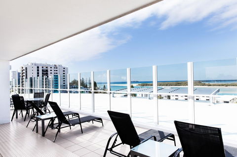 Ocean Views Resort Caloundra - New Castle Tourism 9