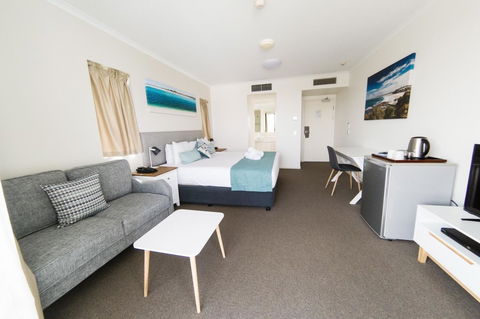 Ocean Views Resort Caloundra - New Castle Tourism 29