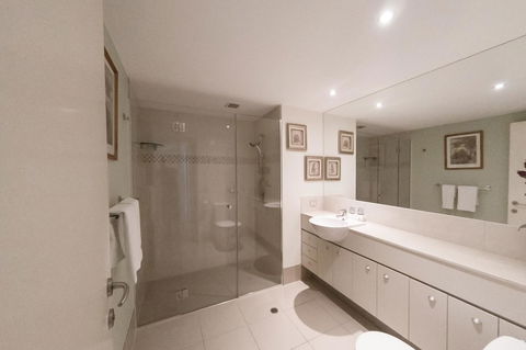 Ocean Views Resort Caloundra - New Castle Tourism 20