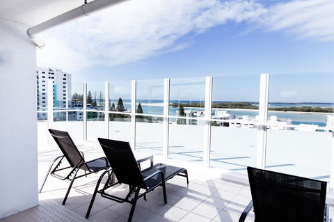 Ocean Views Resort Caloundra - New Castle Tourism 6