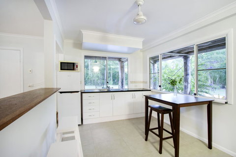 Airlie Beach Eco Cabins - Adults Only - Newcastle Accommodation 37