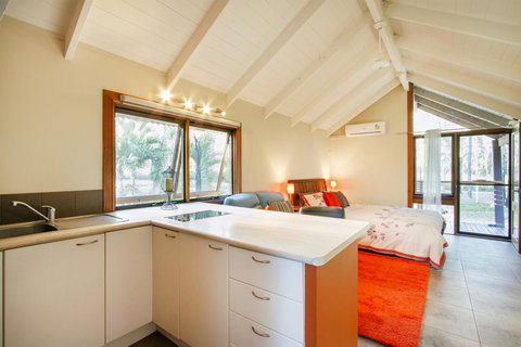 Airlie Beach Eco Cabins - Adults Only - Newcastle Accommodation 12