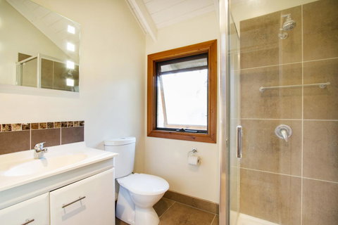 Airlie Beach Eco Cabins - Adults Only - Newcastle Accommodation 15