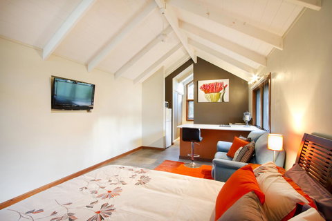 Airlie Beach Eco Cabins - Adults Only - Newcastle Accommodation 9