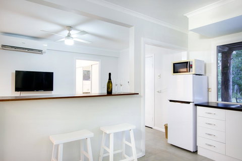 Airlie Beach Eco Cabins - Adults Only - Newcastle Accommodation 8