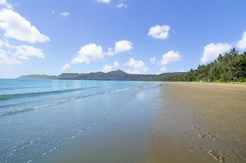By The Sea Port Douglas - New Castle Tourism 27