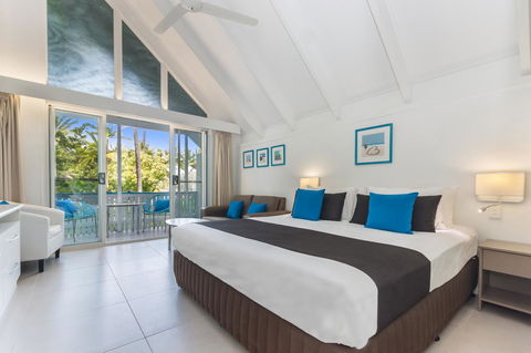 By The Sea Port Douglas - New Castle Tourism 9