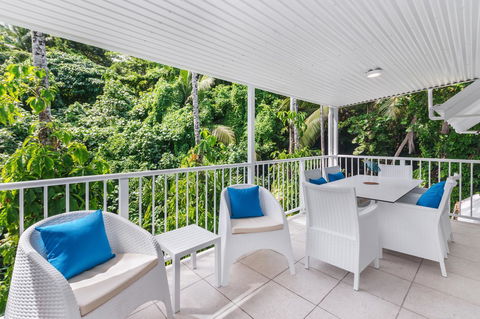 By The Sea Port Douglas - New Castle Tourism 7