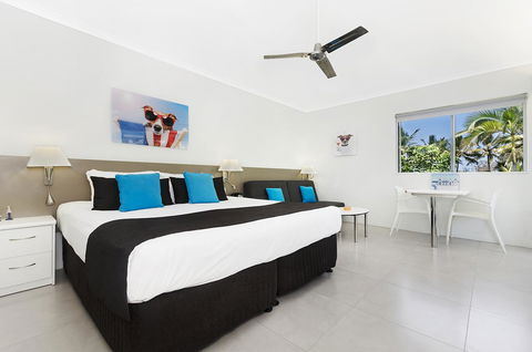 By The Sea Port Douglas - New Castle Tourism 15