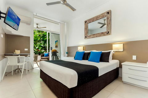 By The Sea Port Douglas - New Castle Tourism 11
