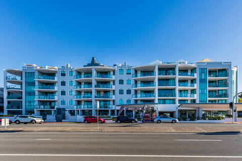 Grand Palais Boolarong Beachside Apartments - Newcastle Accommodation 9