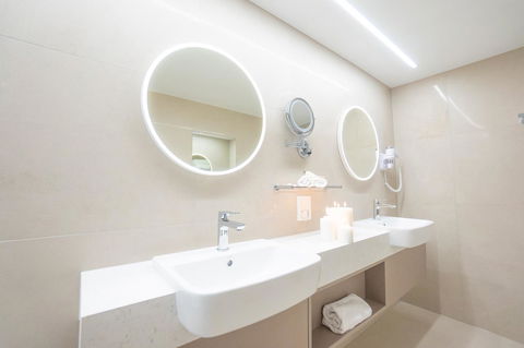 Pacific Hotel Cairns - New Castle Tourism 24