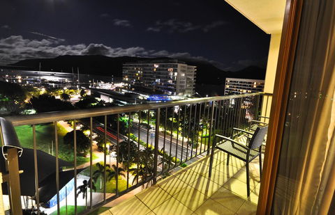 Pacific Hotel Cairns - New Castle Tourism 37