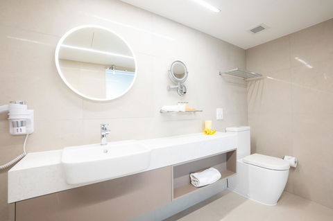 Pacific Hotel Cairns - New Castle Tourism 21