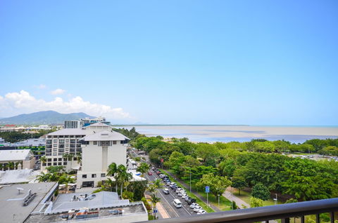 Pacific Hotel Cairns - New Castle Tourism 7