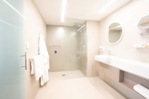 Pacific Hotel Cairns - New Castle Tourism 5