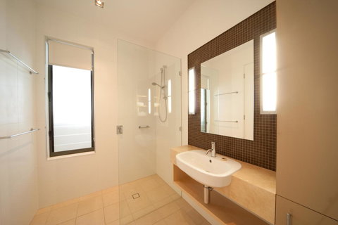 The Boathouse Apartments - Newcastle Accommodation 13