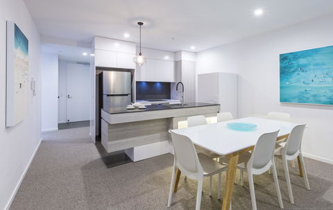 Boardwalk Burleigh Beach - Official - Newcastle Accommodation 29