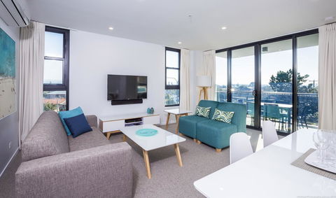 Boardwalk Burleigh Beach - Official - Newcastle Accommodation 36