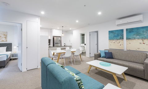Boardwalk Burleigh Beach - Official - Newcastle Accommodation 42
