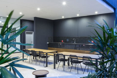 Boardwalk Burleigh Beach - Official - Newcastle Accommodation 16