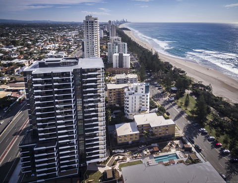Boardwalk Burleigh Beach - Official - Newcastle Accommodation 41