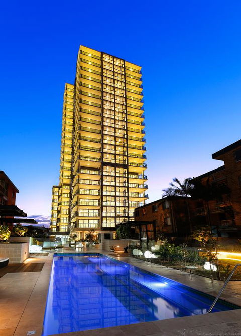 Boardwalk Burleigh Beach - Official - Newcastle Accommodation 7