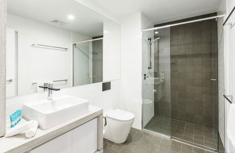 Boardwalk Burleigh Beach - Official - Newcastle Accommodation 39