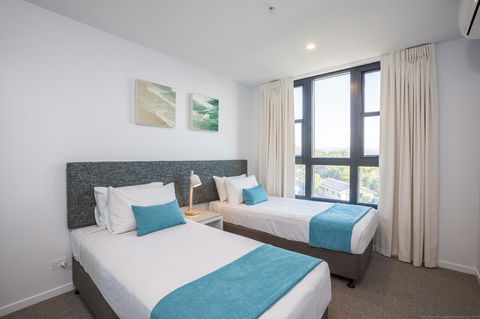 Boardwalk Burleigh Beach - Official - Newcastle Accommodation 40