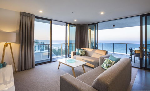 Boardwalk Burleigh Beach - Official - Newcastle Accommodation 6
