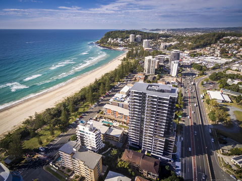 Boardwalk Burleigh Beach - Official - Newcastle Accommodation 30
