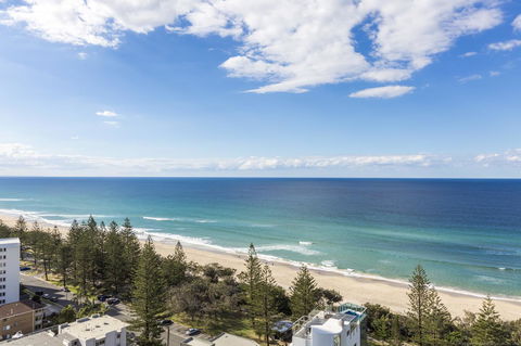 Boardwalk Burleigh Beach - Official - Newcastle Accommodation 14