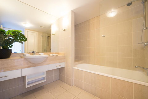 Pinnacles - Newcastle Accommodation 4