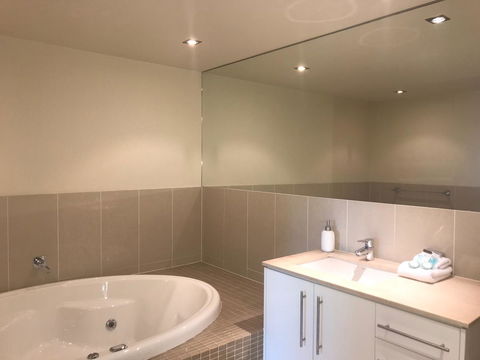Proximity Waterfront Apartments - New Castle Tourism 12