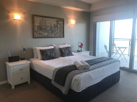 Proximity Waterfront Apartments - New Castle Tourism 9