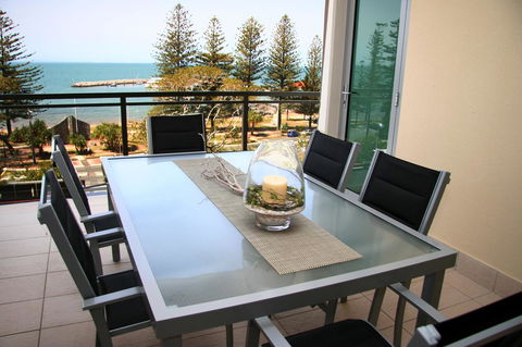 Proximity Waterfront Apartments - New Castle Tourism 35