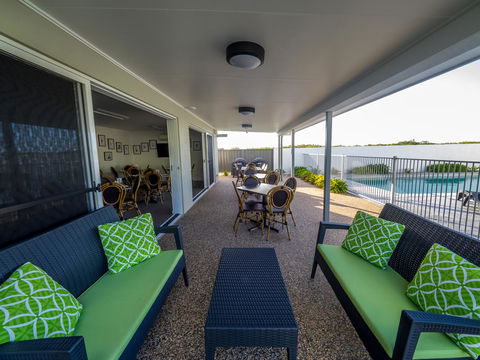 Mackay Oceanside Central Hotel Official - Newcastle Accommodation 32